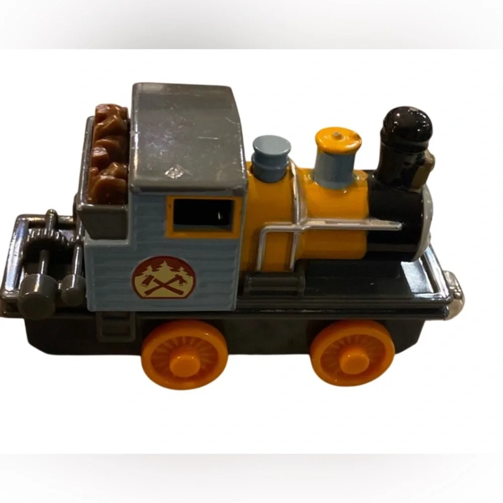 Lot Of 6  ~ 4 Diescast Magnetic Thomas The Train  Friends And 2 Wooden Pieces